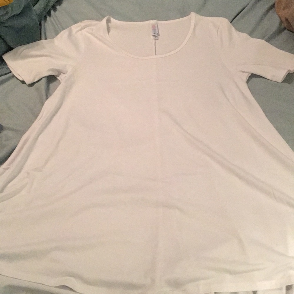NWOT Lularoe Perfect Tee